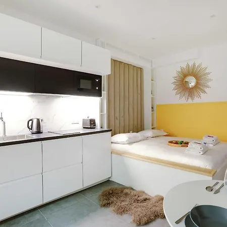 Cosy Up To 2p - Republique Temple *