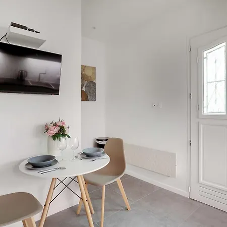 Cosy Up To 2p - Republique Temple Paris