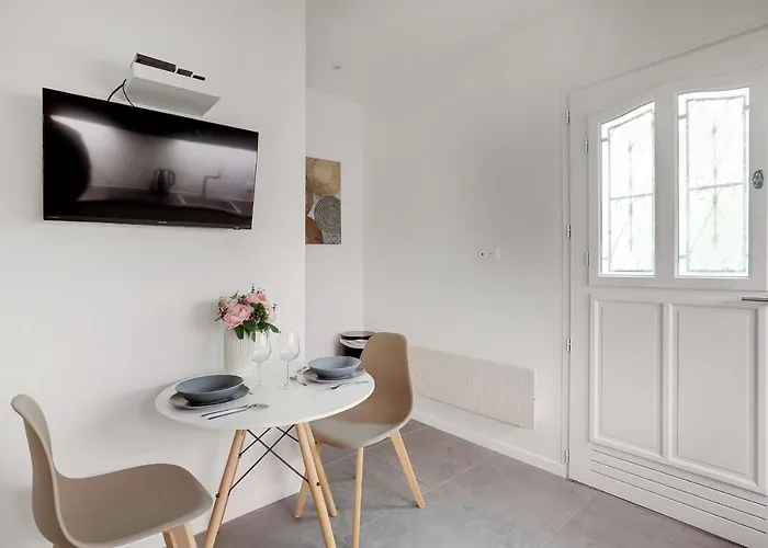 Cosy Up To 2p - Republique Temple Paris