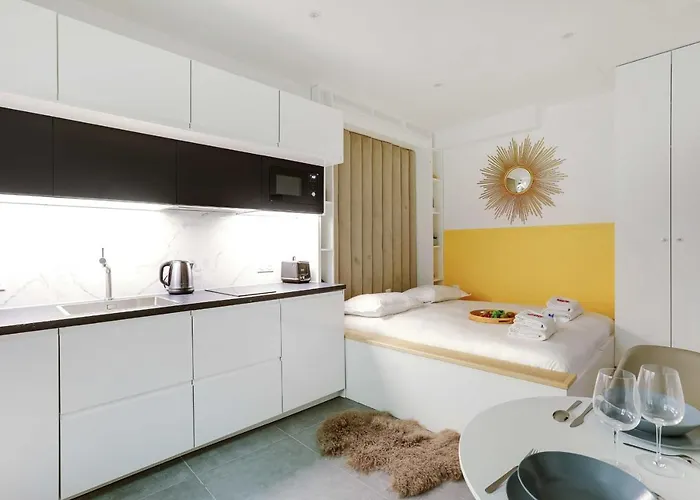 Cosy Up To 2p - Republique Temple *